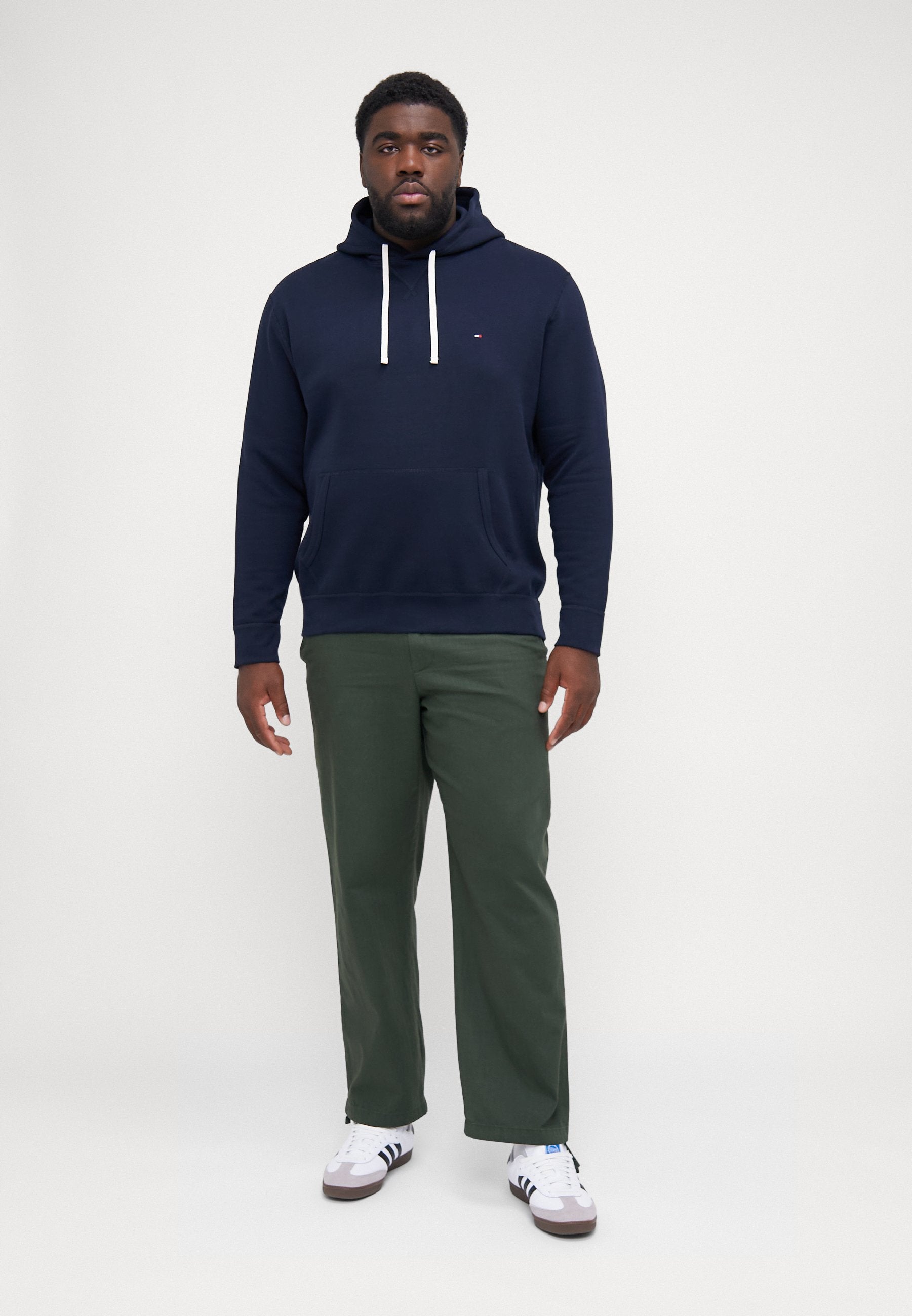 ESSENTIAL HOODY Media 2