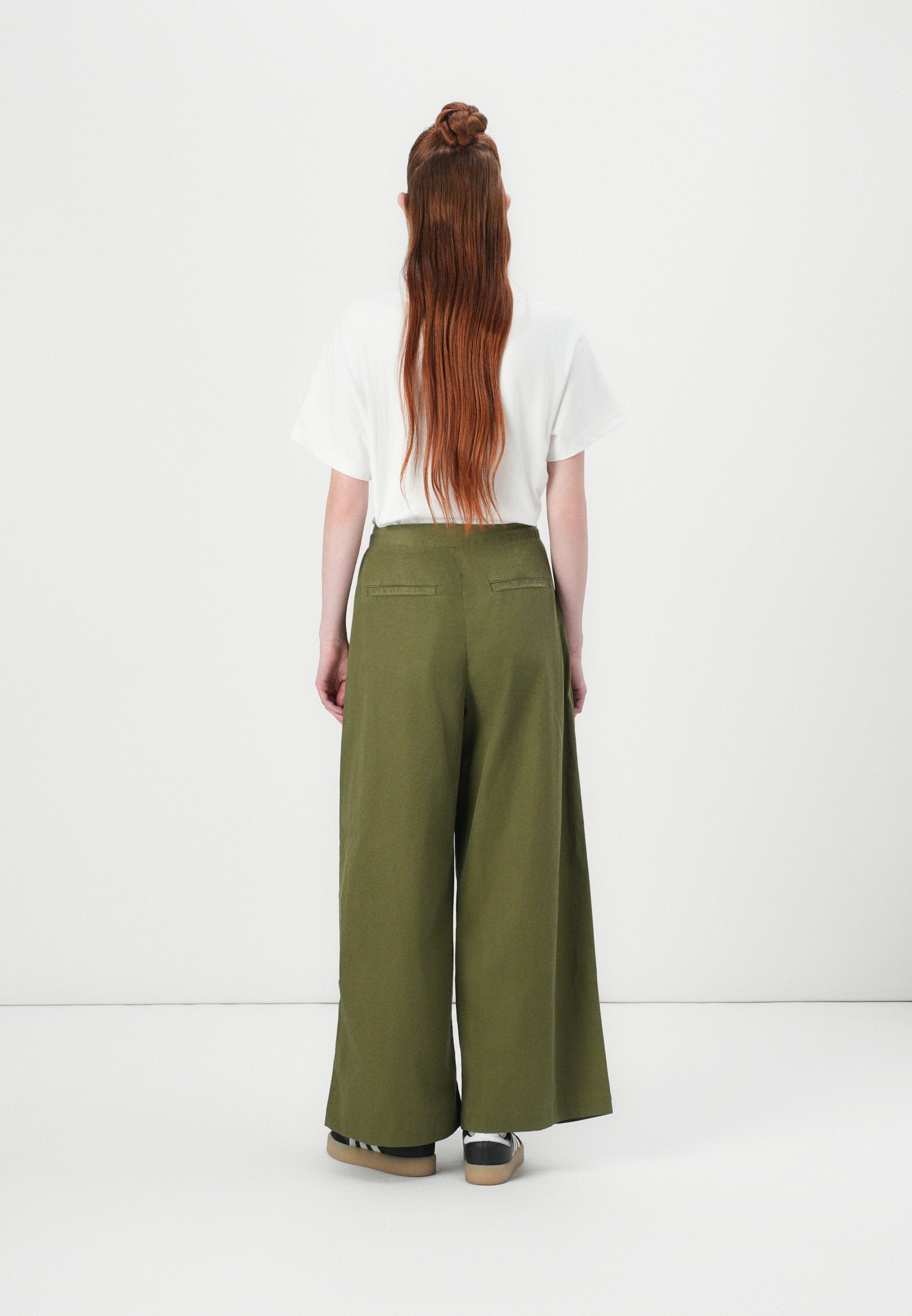 GAP WIDE LEG