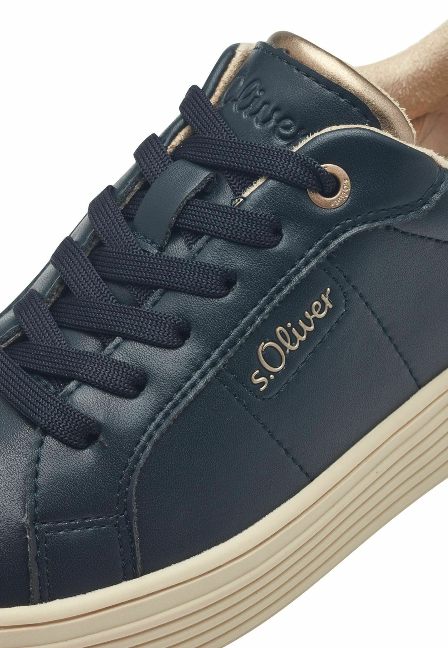 SNEAKER Media 6