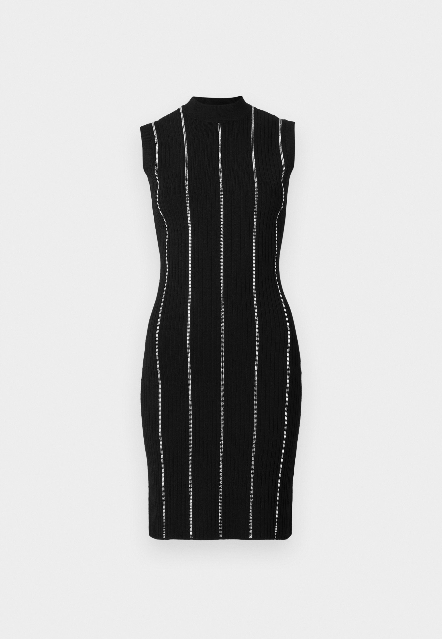 Schwarzes geripptes Kleid mit vertikalen weißen Streifen, ärmelloses Design, Stehkragen und taillierte Silhouette.