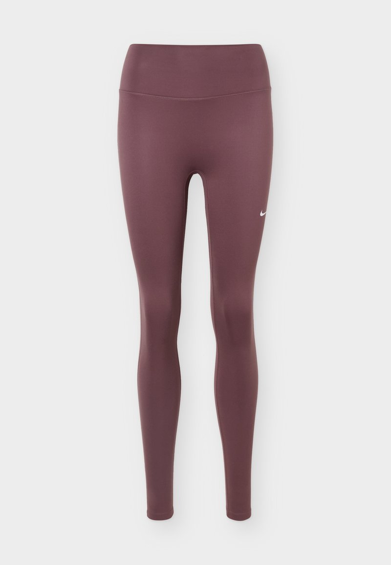 Hoch taillierte mauvefarbene athletische Leggings in voller Länge mit kleinem weißem Nike-Logo am oberen linken Bein, dargestellt auf schlichter Hintergrund.