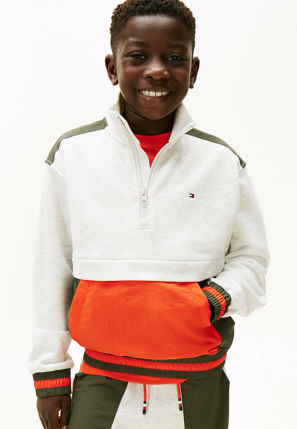COLOUR-BLOCKED HALF-ZIP Media 3