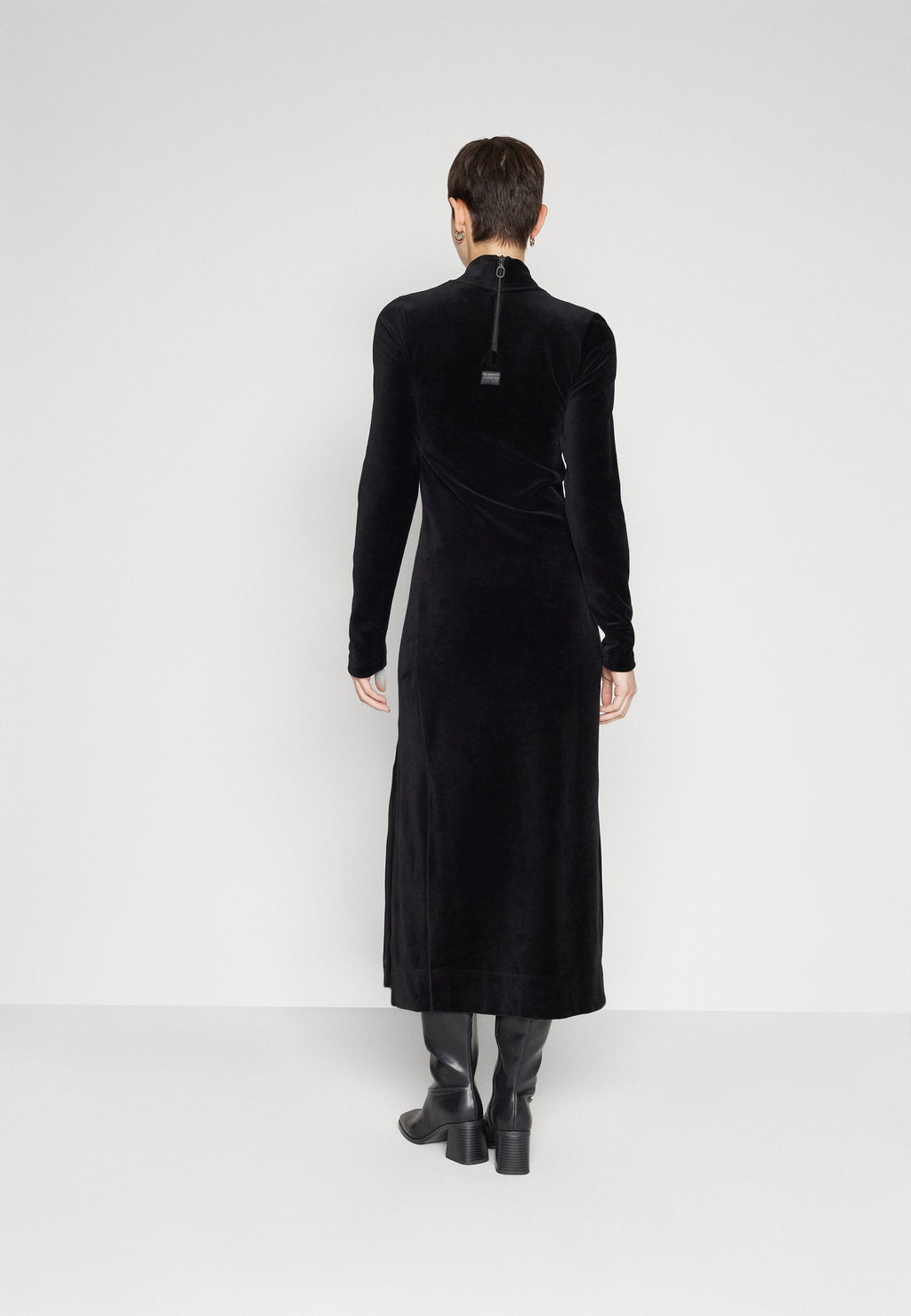 SLIT DRESS Media 4
