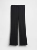 Schwarze gerippte Strickhose mit hohem Bund und ausgestellten Beinen, flach auf weißem Hintergrund dargestellt.