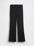Schwarze gerippte Strickhose mit hohem Bund und ausgestellten Beinen, flach auf weißem Hintergrund dargestellt.
