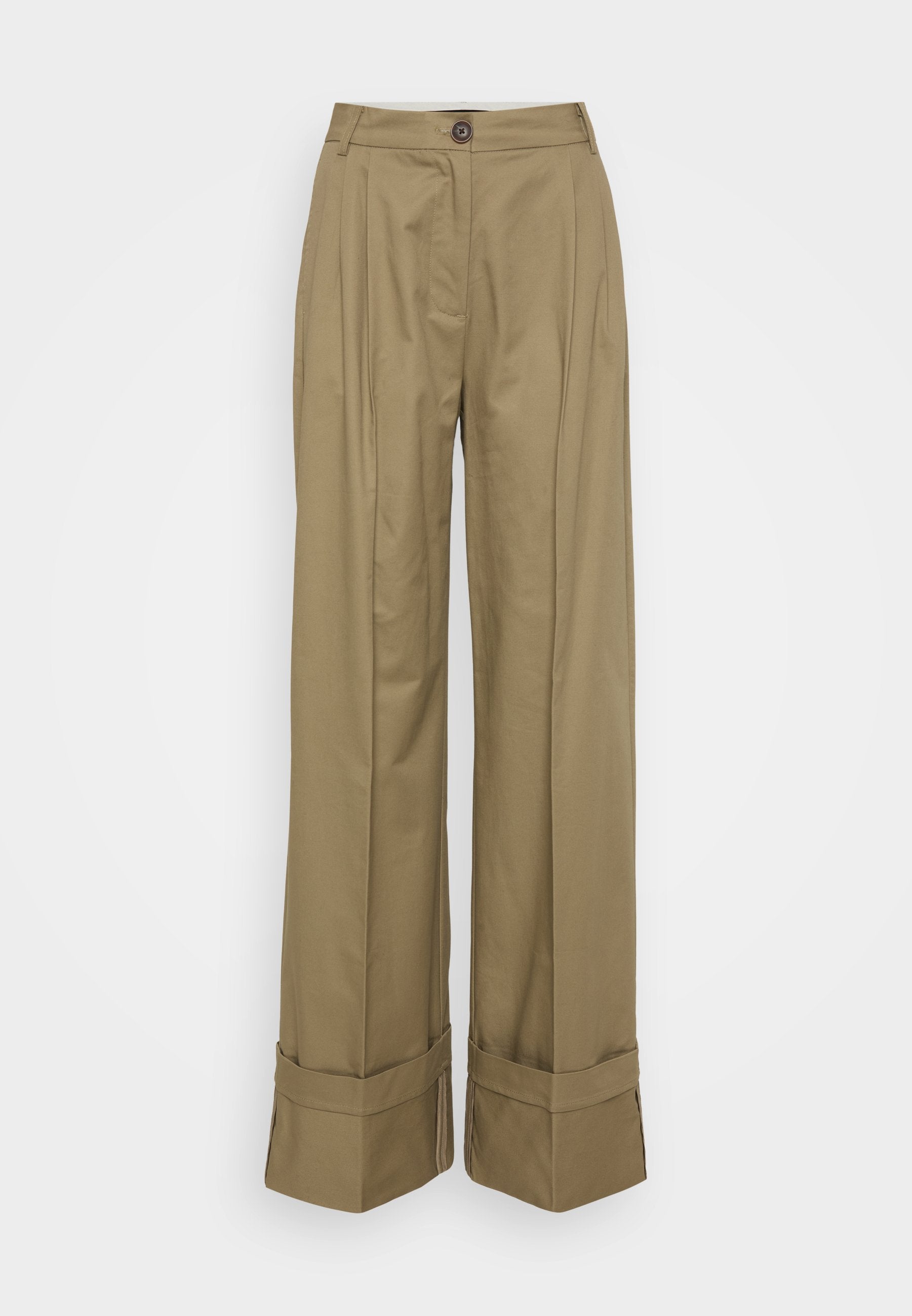 Hochgeschnittene, weit geschnittene Hose aus khakifarbenem Baumwollstoff. Merkmale sind Vorderfalten, ein Knopfverschluss und umgeschlagene Säume. Glatte Textur.