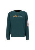 Grüne Sweatshirt mit Rundhalsausschnitt, ausgestattet mit einem goldenen Logo und einer Reißverschlusstasche am Ärmel mit einem roten Akzentanhänger. Material aus Baumwollmischung.