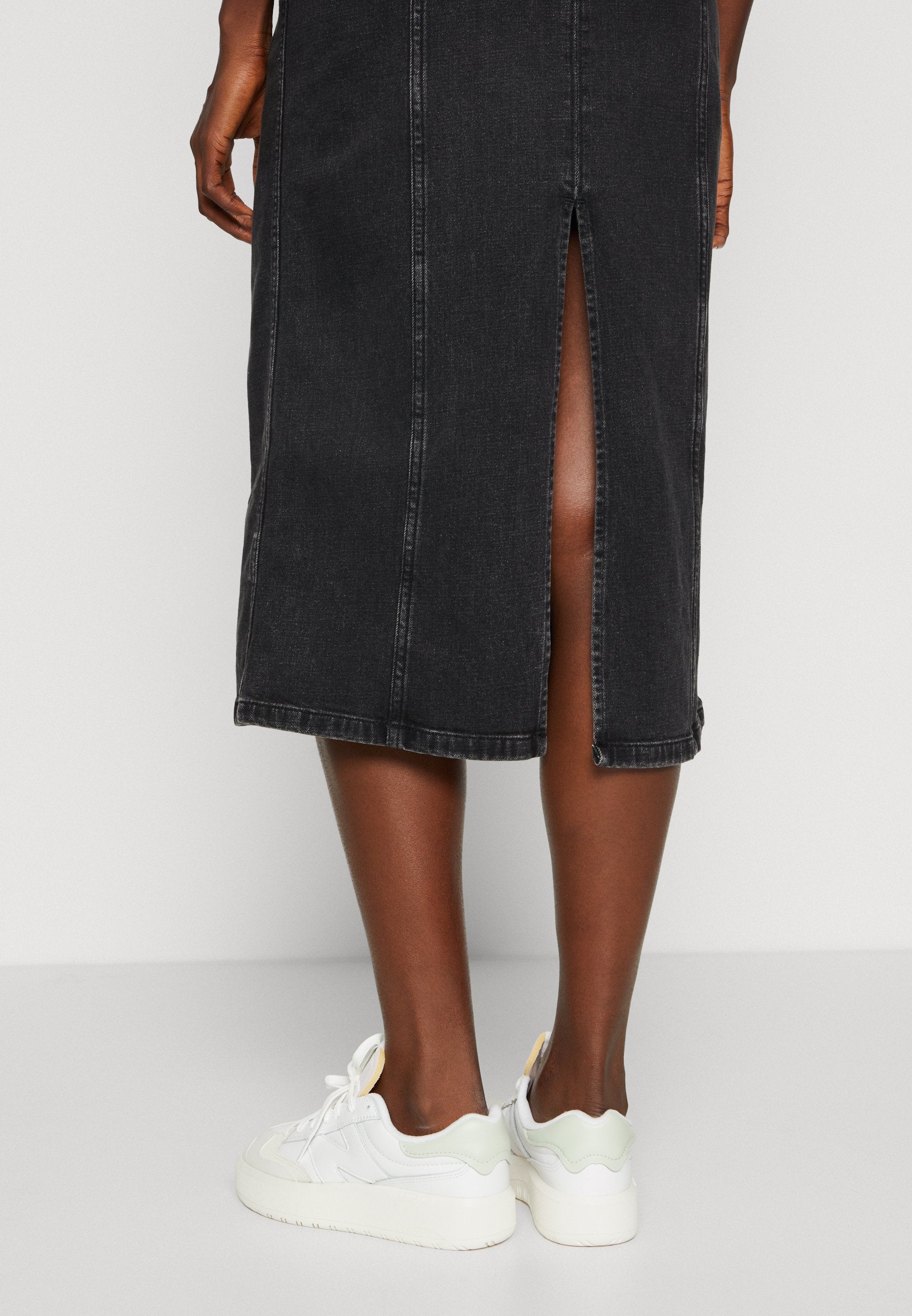 Abercrombie & Fitch MIDI DRESS