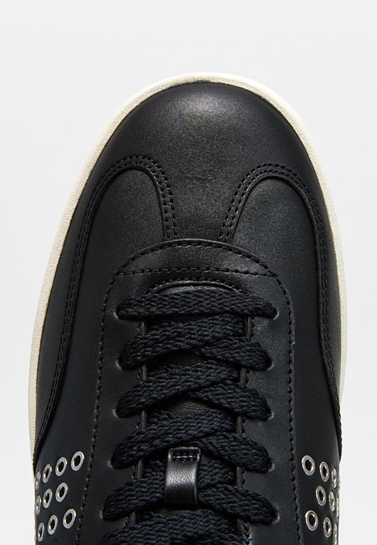 Michael Kors WILTON