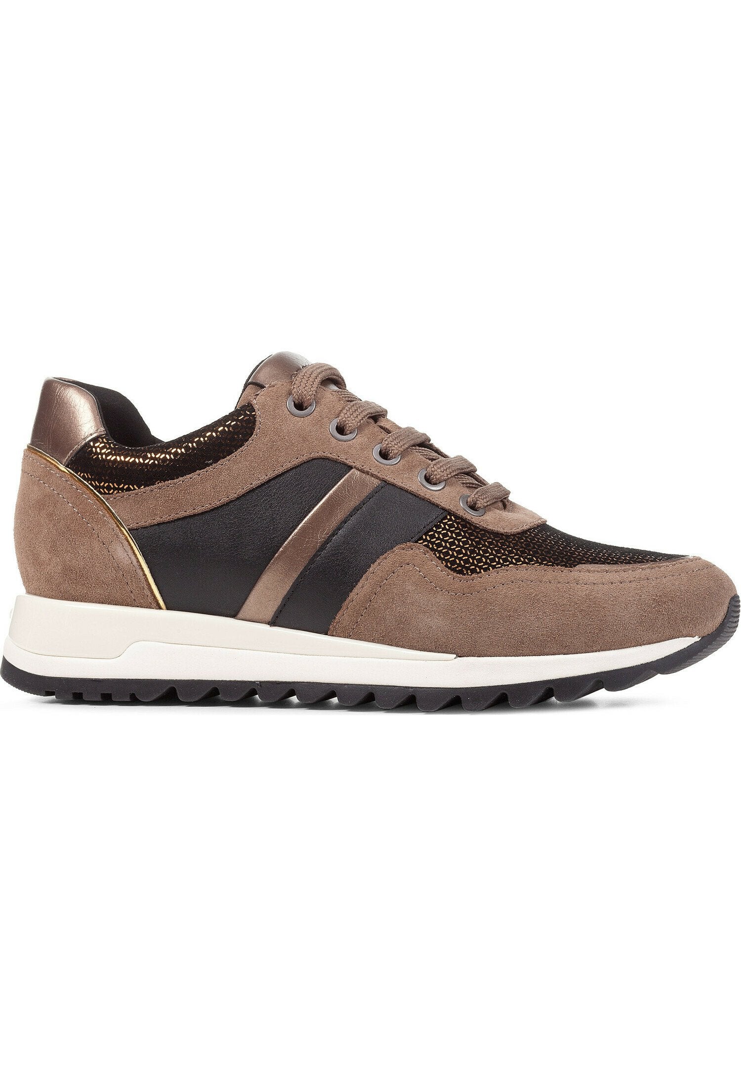 Braune und schwarze Wildleder- und Leder-Sneaker mit strukturiertem schwarzen Seitenpaneel, Schnürverschluss, cremefarbener Sohle und geriffelter schwarzer Laufsohle.