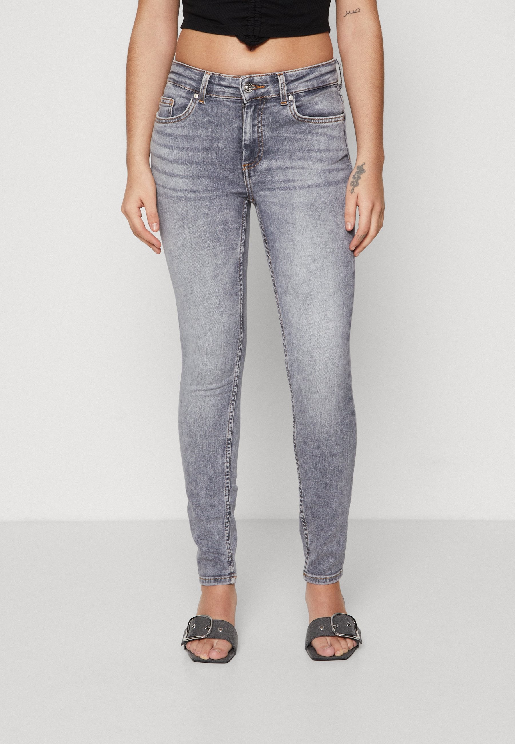 ONLBLUSH MID WAIST Media 3