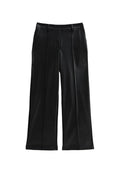 Schwarze, faux-lederne Weite-Bein-Hosen mit Falten, Fronttaschen, einer glatten Textur und einer maßgeschneiderten Passform. Verfügt über eine hüfthohen Bund.