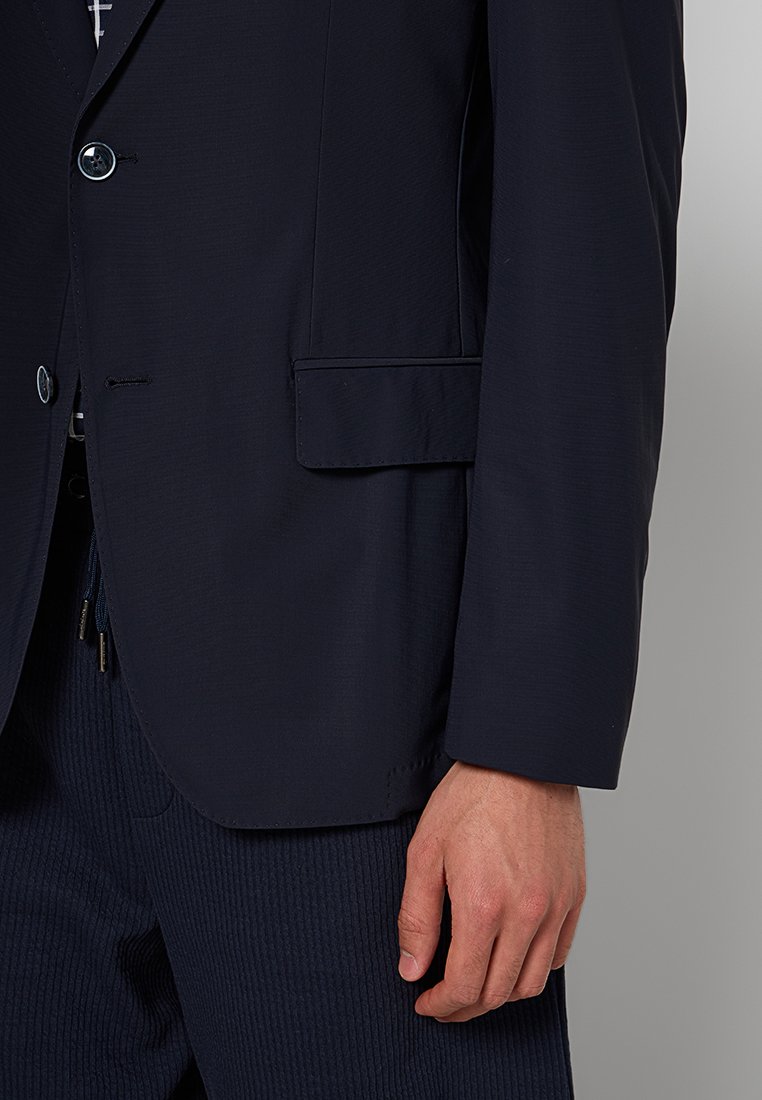 BOSS HUGE SLIM FIT