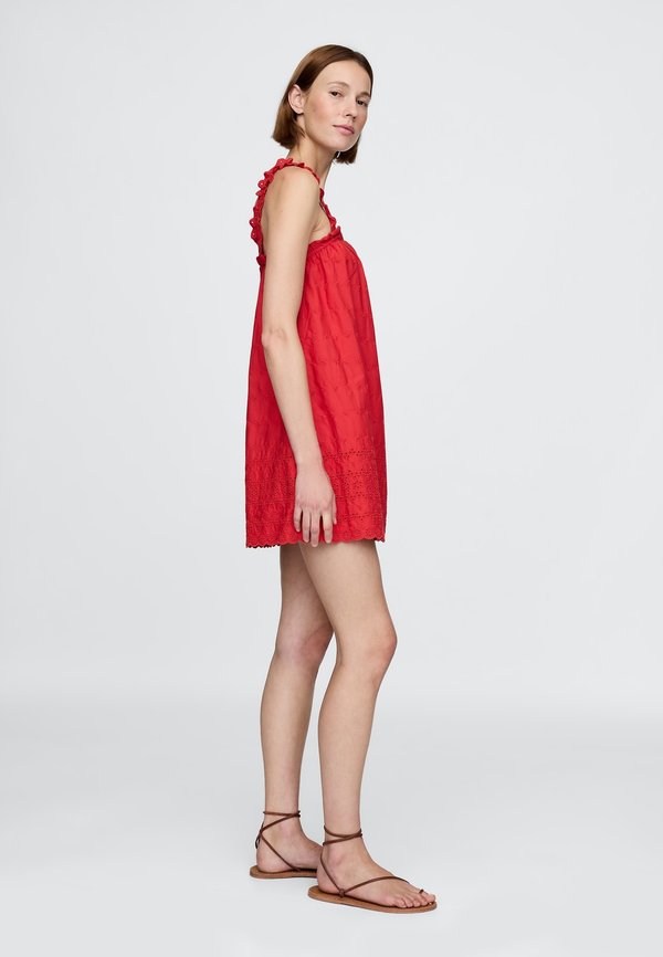 GAP EYELET