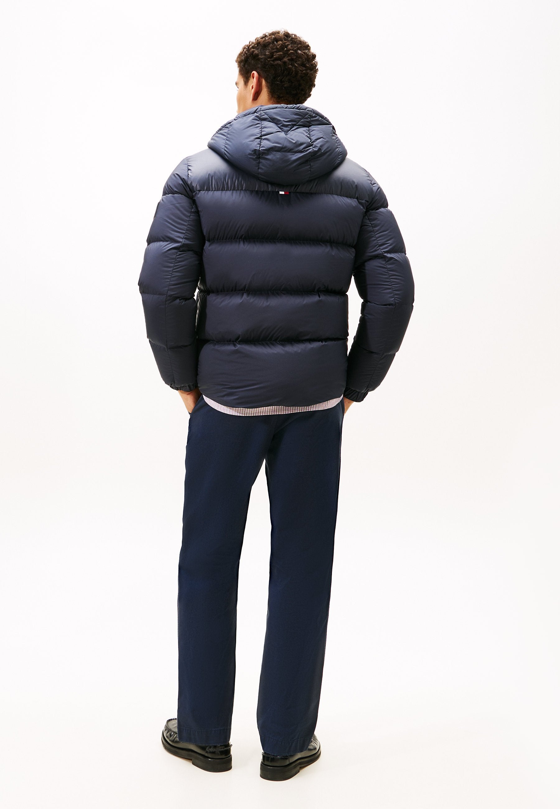 HOODED PUFFER Media 4