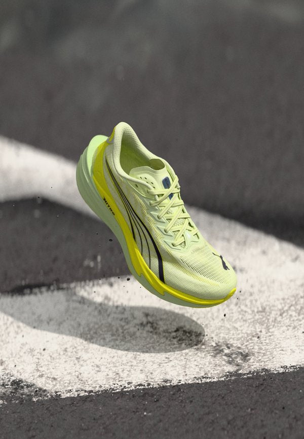Puma DEVIATE NITRO 4 - Road running shoes - apple spritz/deep plum