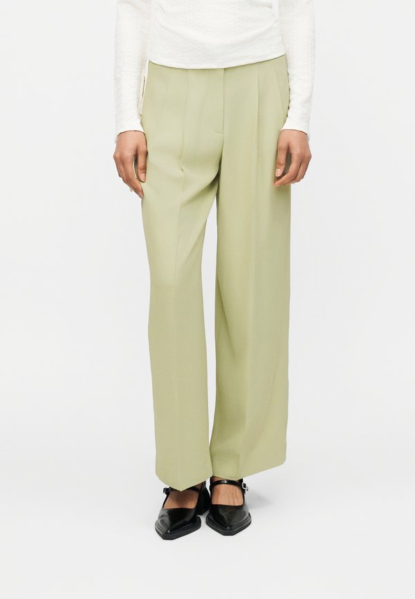 Selected Extra wide fit