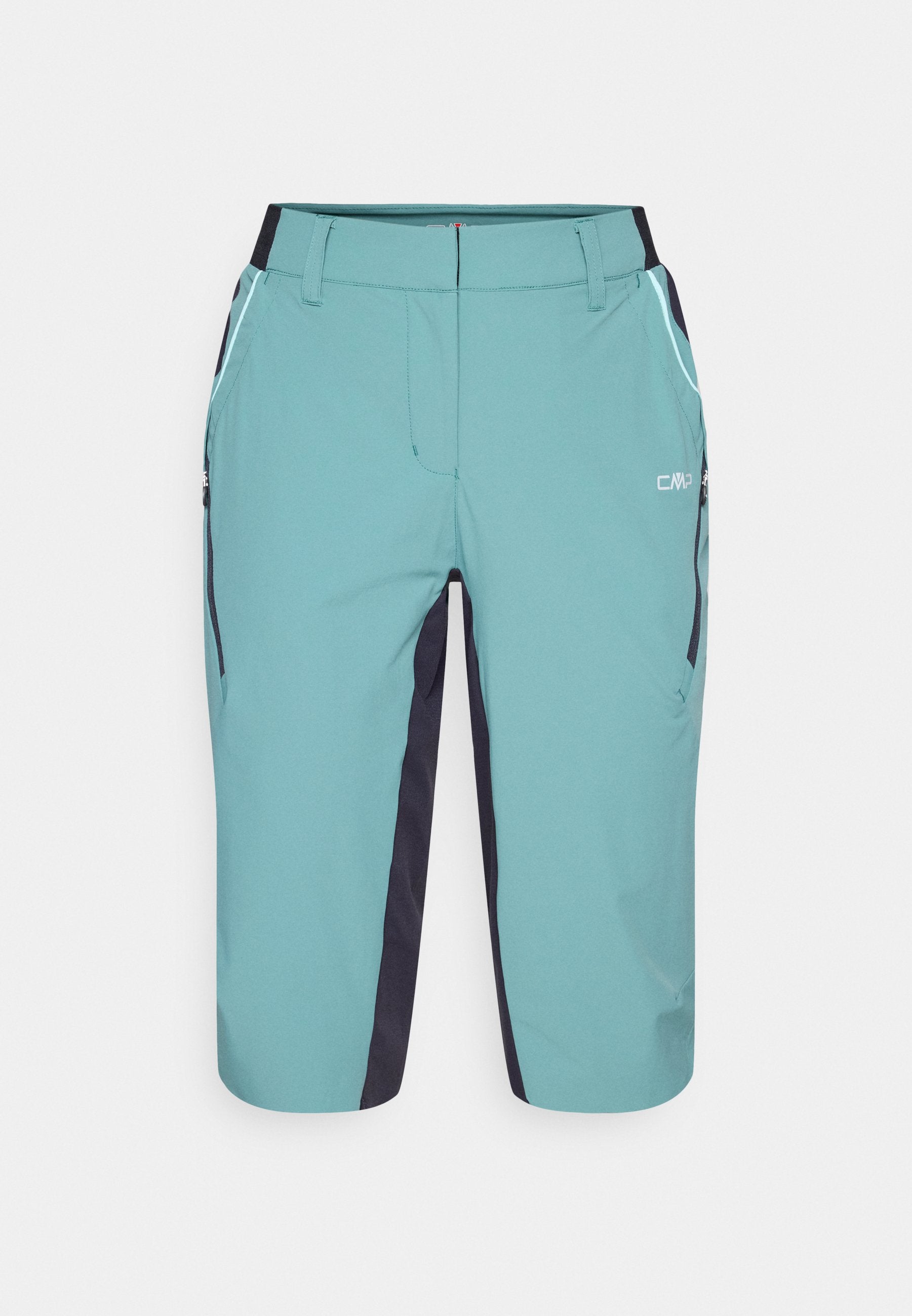 Hellblaue knielange Shorts mit schwarzen Seitenpaneelen, Reißverschlusstaschen, Gürtelschlaufen und weißem CMP-Logo am rechten Oberschenkel.