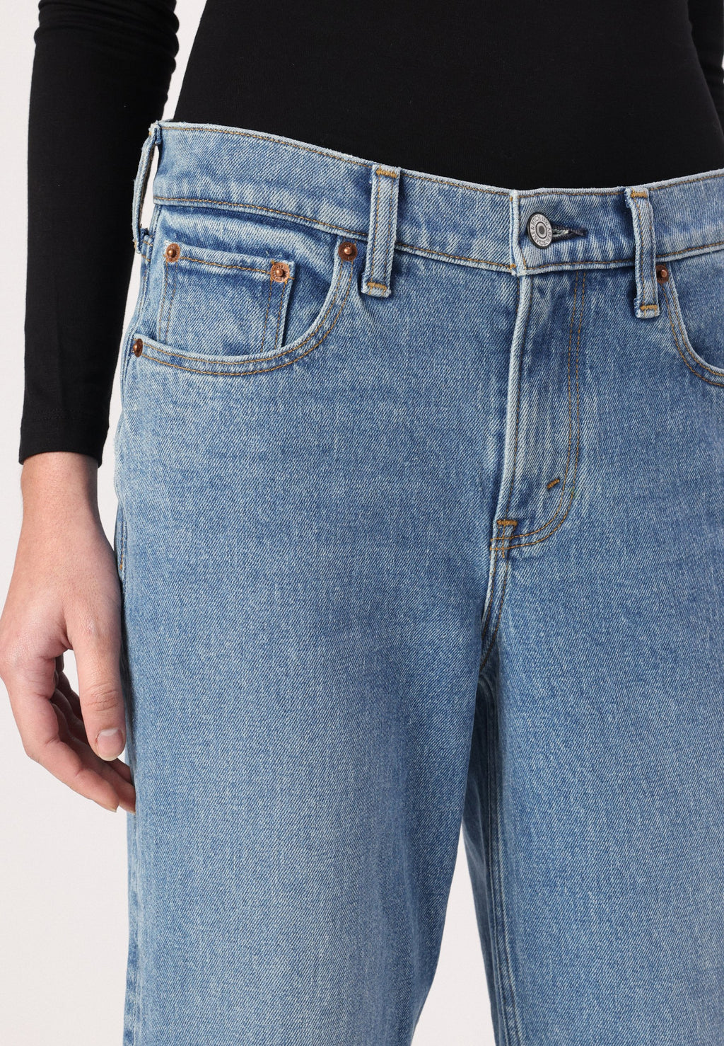 Abercrombie & Fitch Curve Love Mid Rise 90s Straight Jean