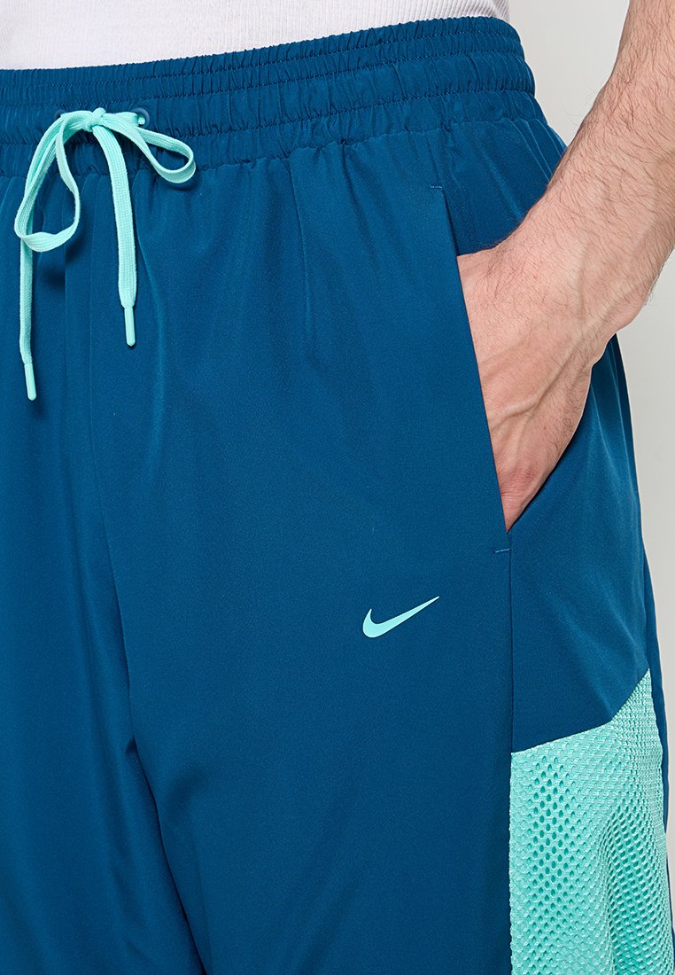 Nike Performance LOOSE FIT