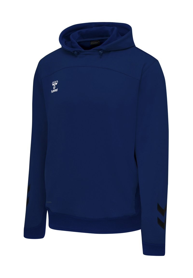 Marineblauer Hoodie mit langen Ärmeln, Frontlogo, verstellbarer Kordelzugkapuze und schwarzen Chevron-Details an den Ärmeln.