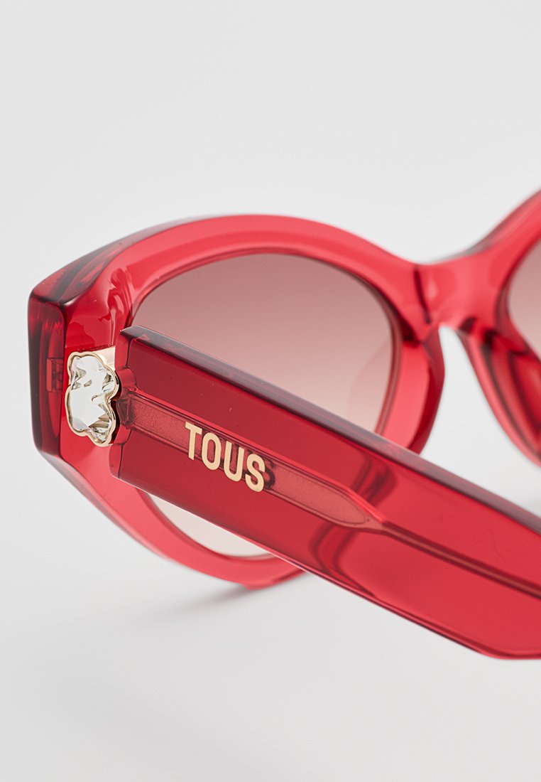 Tous