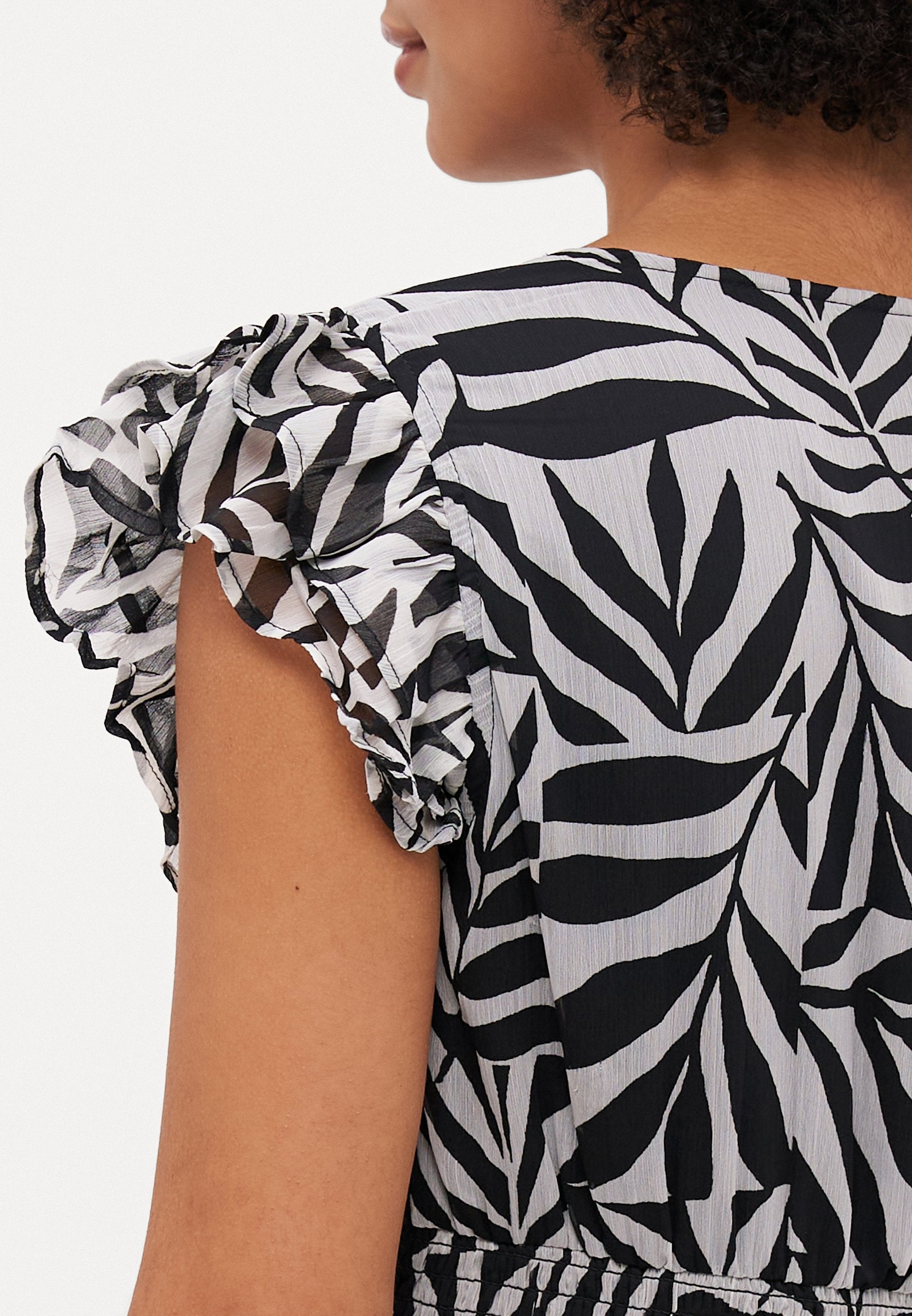 ONLASTA LIFE PEEKABOO DRESS  Media 6