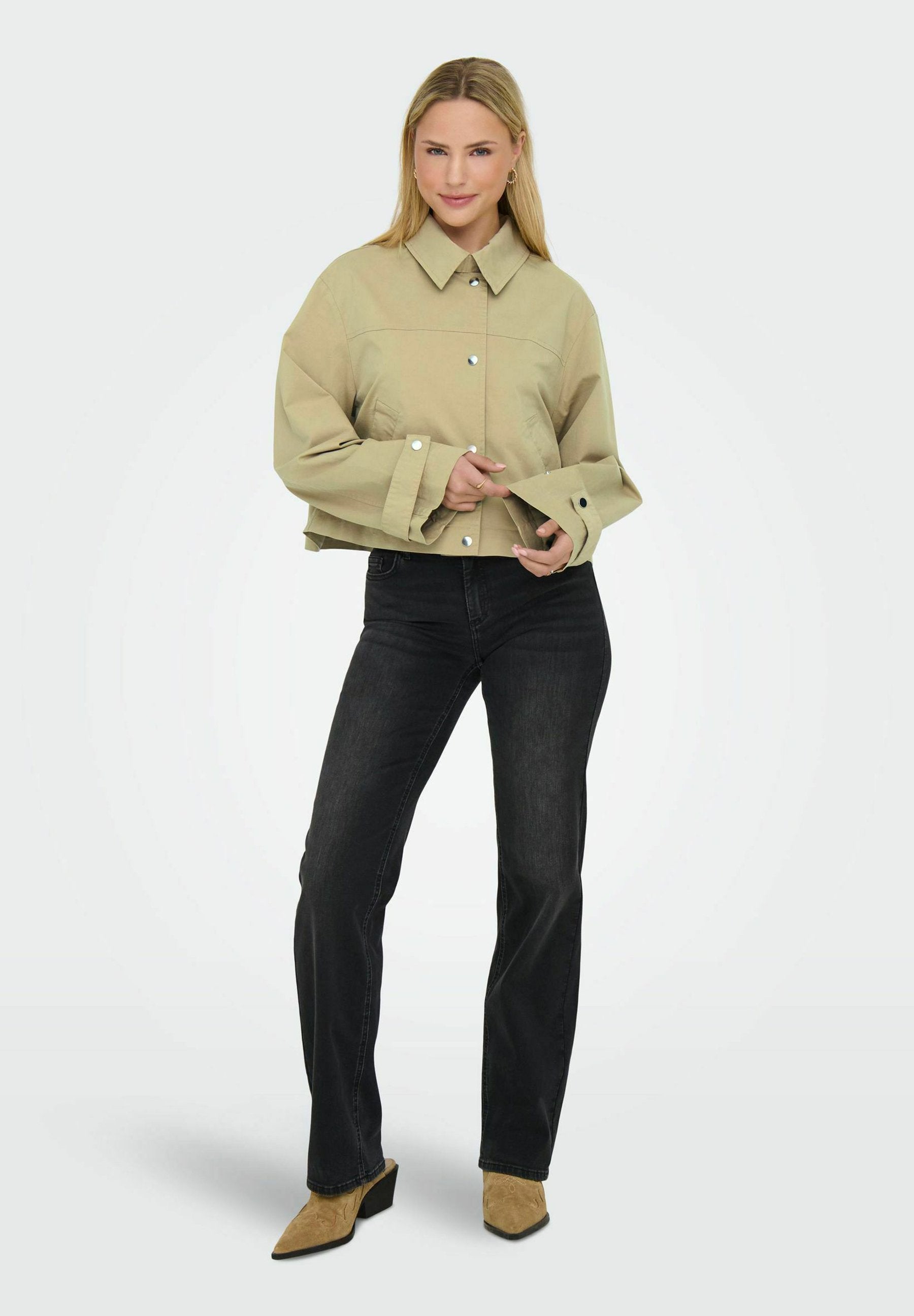 ONLY Leichte Jacke Media 2