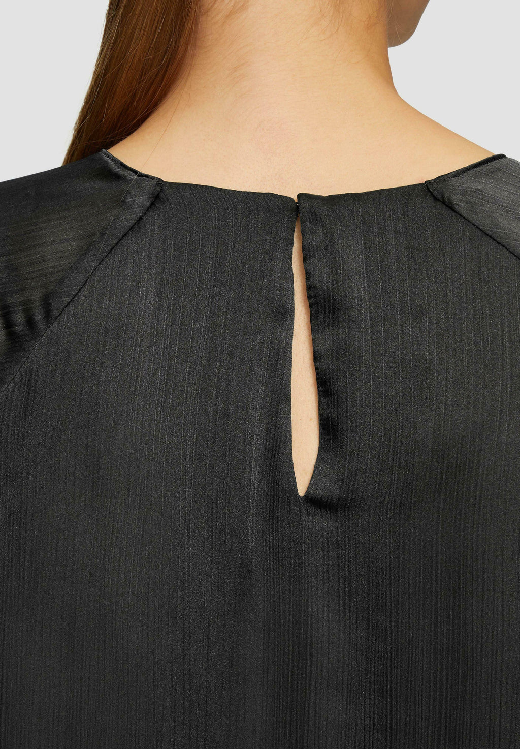 s.Oliver BLACK LABEL MIT DETAILS