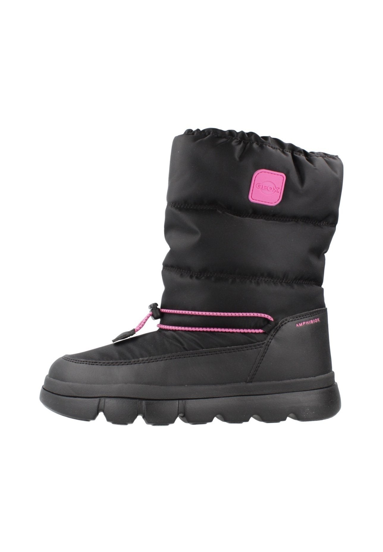 Schwarzer Winterstiefel bis zur Mitte der Wade mit pinken Akzenten, dicker Sohle und verstellbaren Bungee-Schnürsenkeln, entworfen für kalte, nasse Bedingungen.