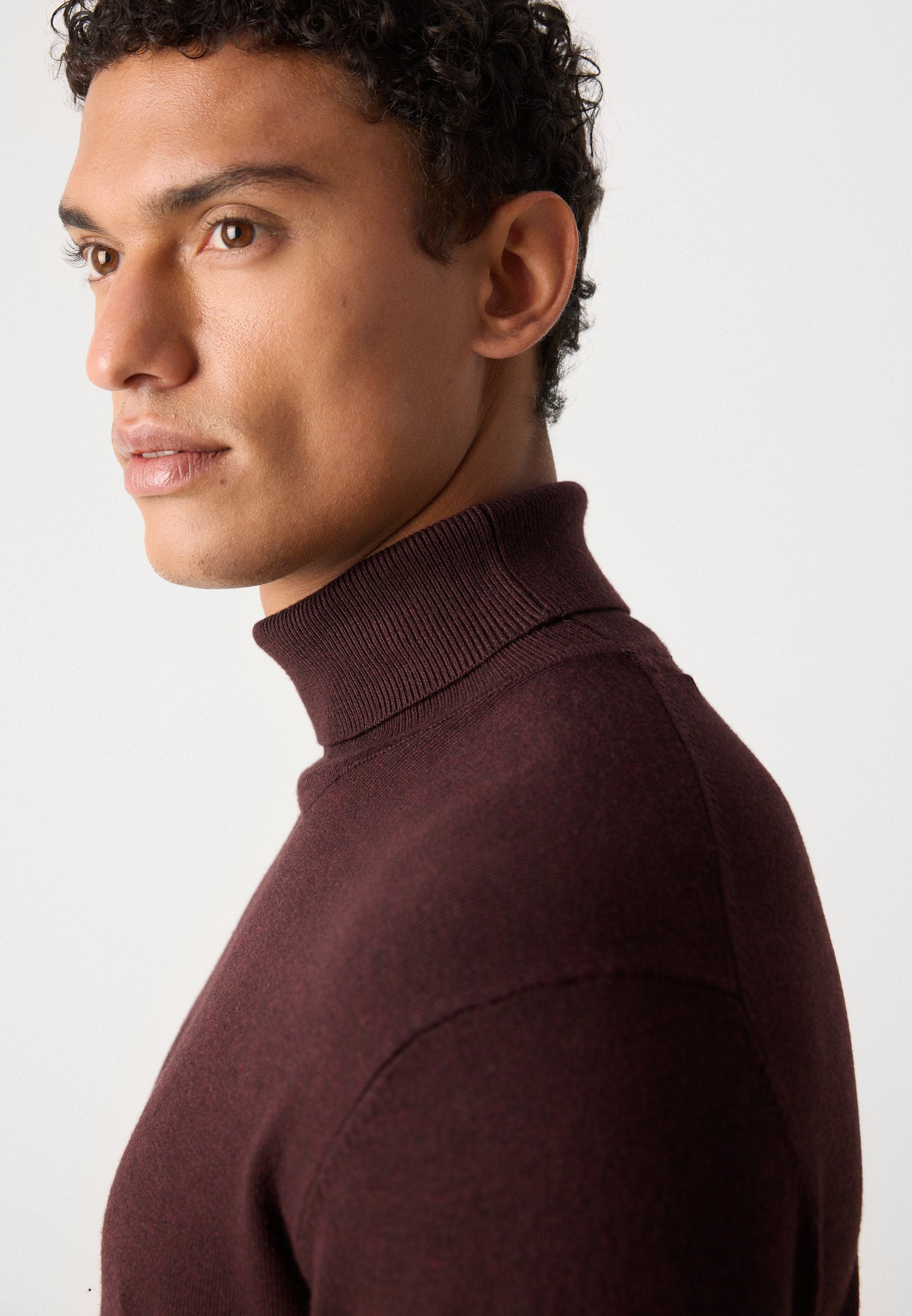 ROLL NECK  Media 4