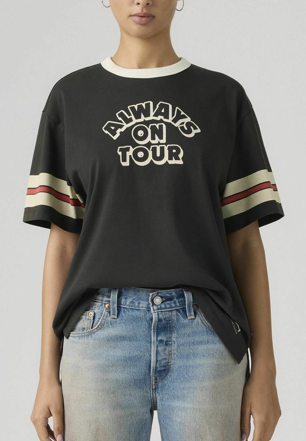 Levi's® TABOR TEE RAW EDGE APPLIQUE INDI  - Print T-shirt - always on tour pirat - blacks -