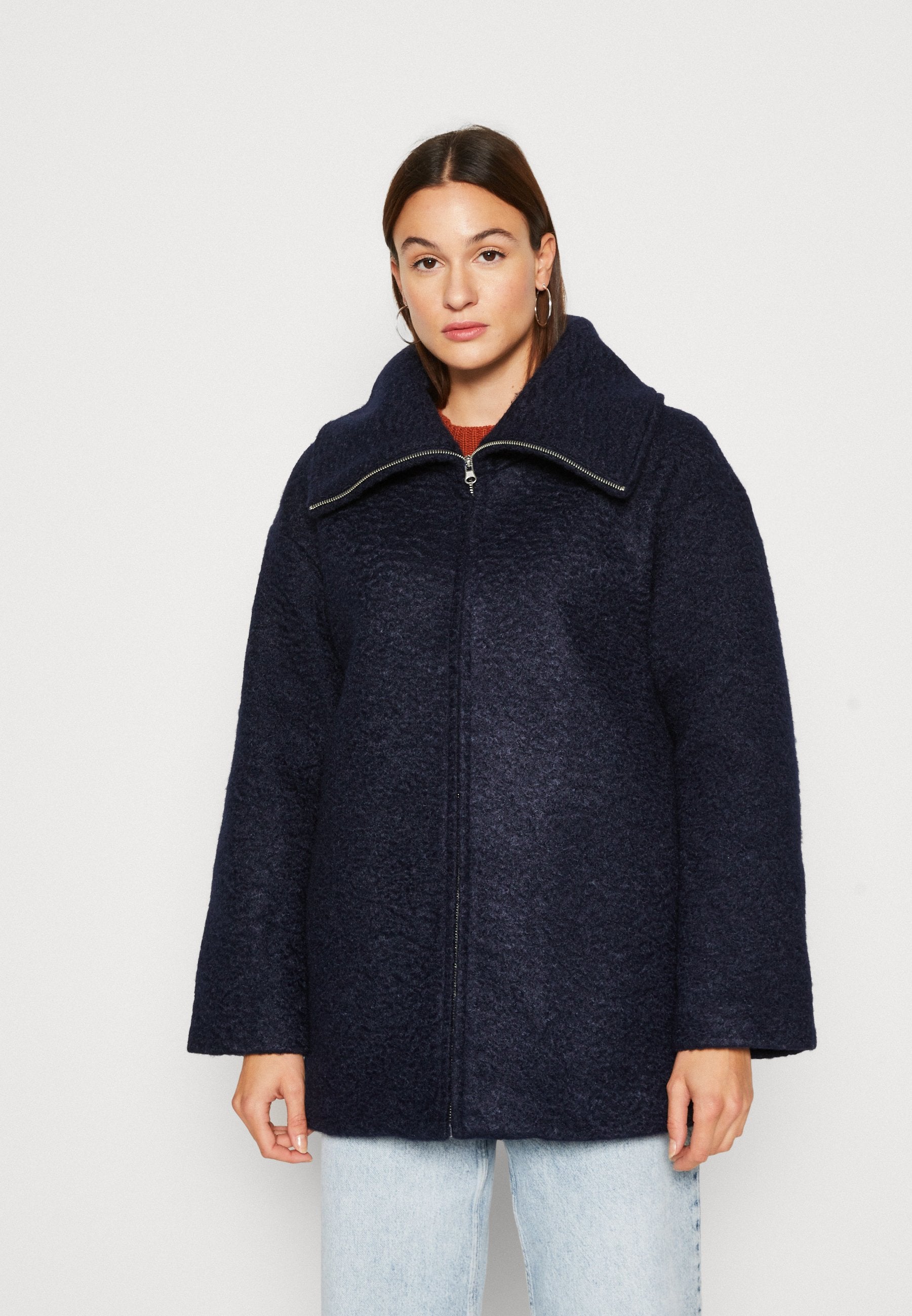 ONLASTA ZIP COAT Media 3