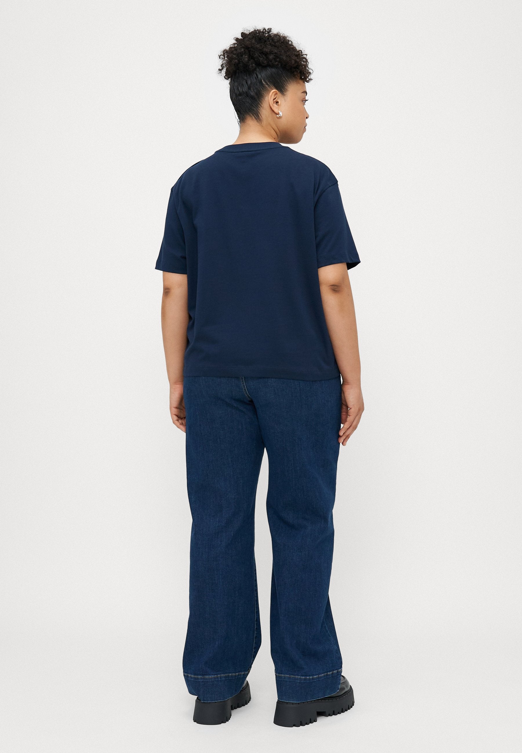 SCRIPT TEE Media 4
