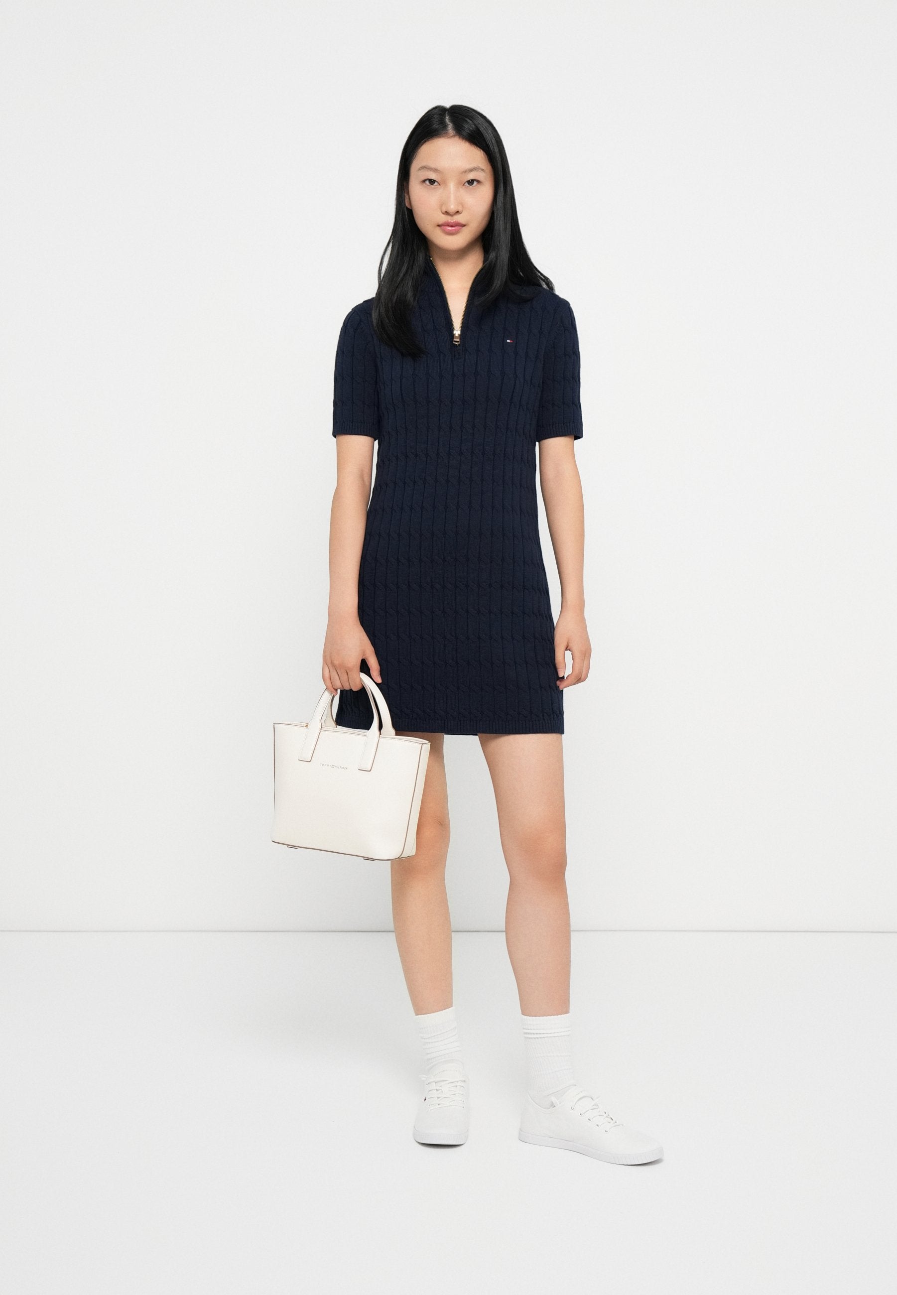 CABLE SHIFT DRESS Media 2