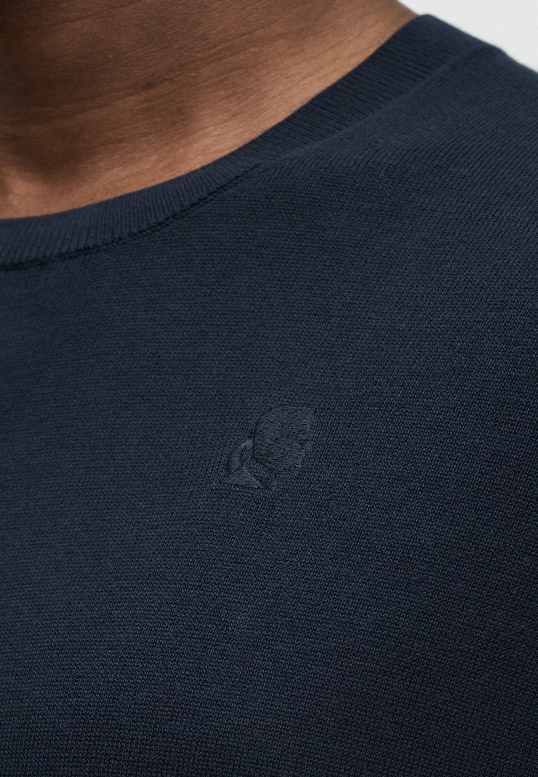 CREWNECK Media 6