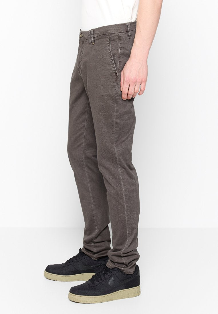 NO EXCESS Chino Media 2