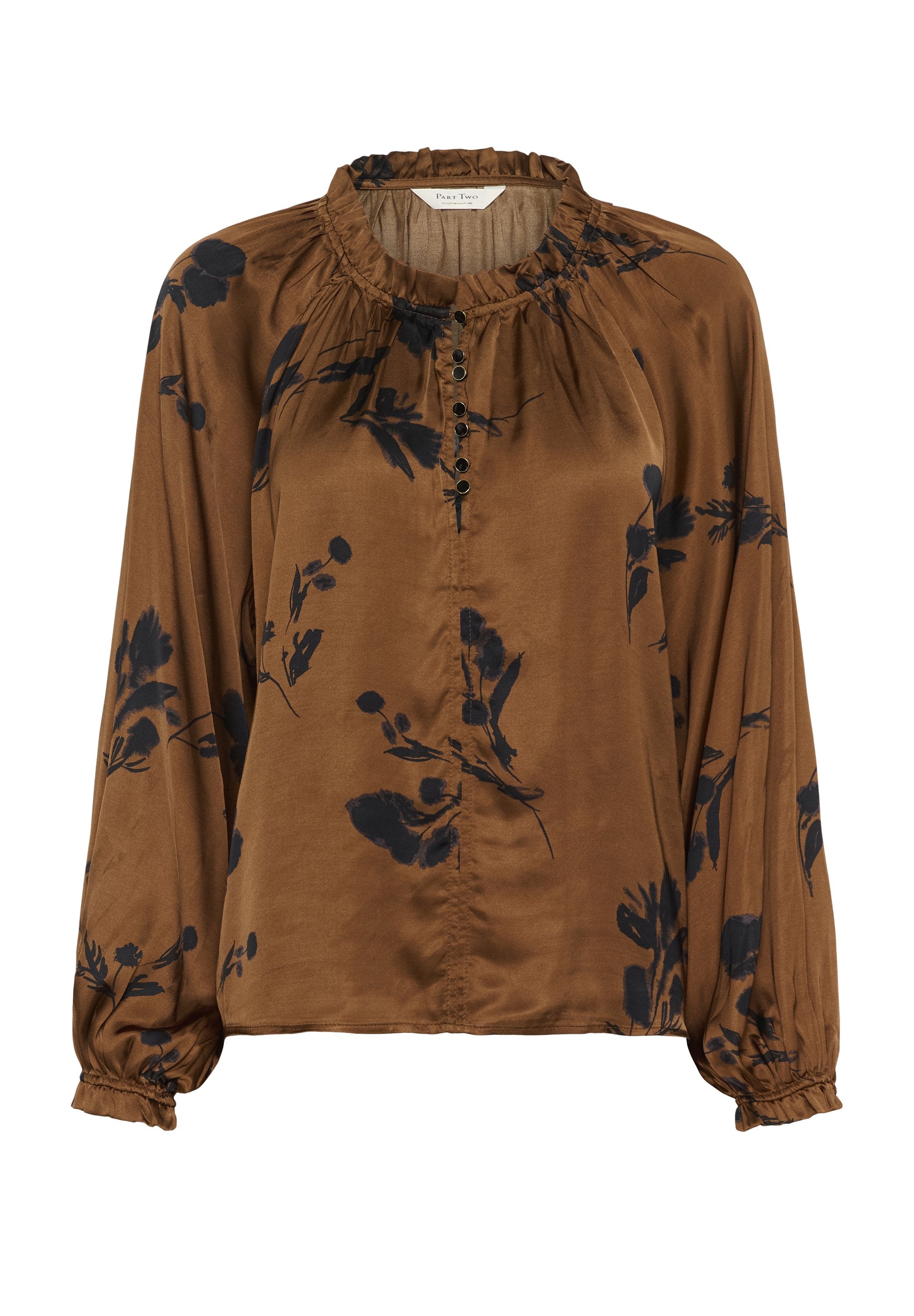 Braune Satinbluse mit dunklem Blumenmuster, gerafftem Ausschnitt, Knopfleiste und langen Ballonärmeln mit elastischen Bündchen.