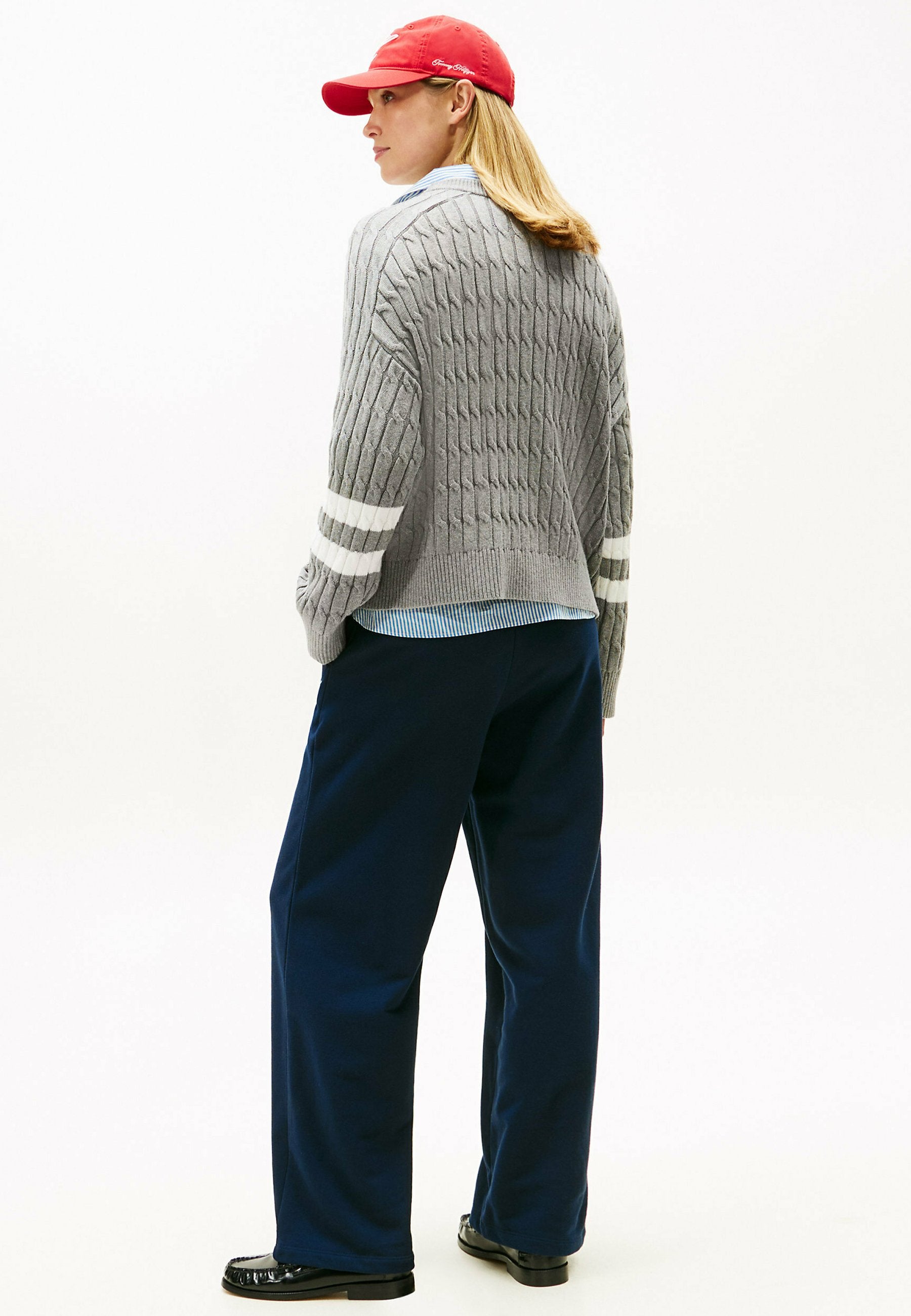 LOGO EMBROIDERY RELAXED CABLE KNIT JUMPER Media 4