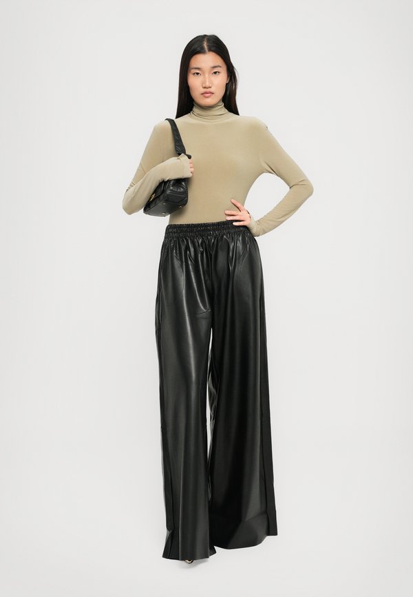 Norma Kamali LONG SLEEVE TURTLE