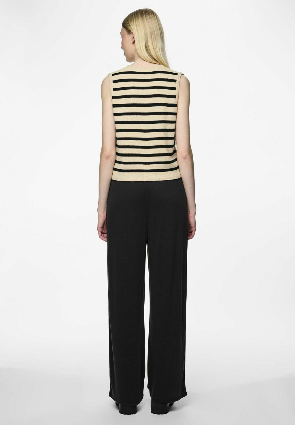 Pieces MIT WEITEM CANORA