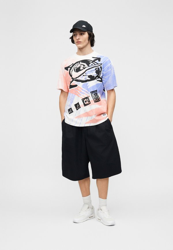 Nike Sportswear TEE POST STAMP UNISEX - Print T-shirt - white