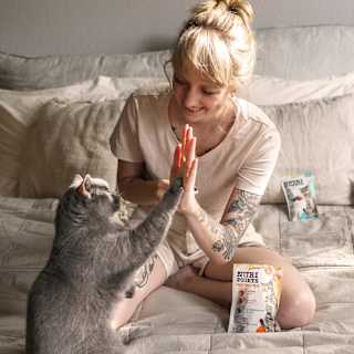 Katzenleckerli mit Rind, Lachs & Katzenminze, Nutri Pockets Malz-Vitamin Mix  GimCat