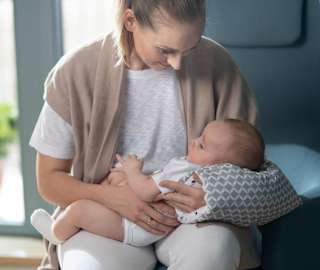 Stillmuff grau/weiß Motiv Raute Motherhood