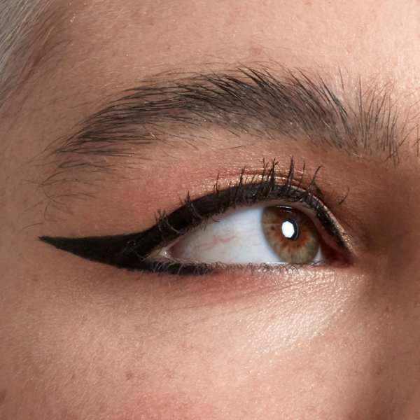 Liquid Eyeliner Epic Wear Semi Permanent  01 Black  NYX PROFESSIONAL MAKEUP