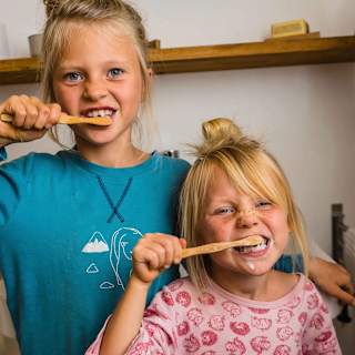 Zahnbürste Bambus Familien Packung mittel (4er Packung) Outdoor Freakz