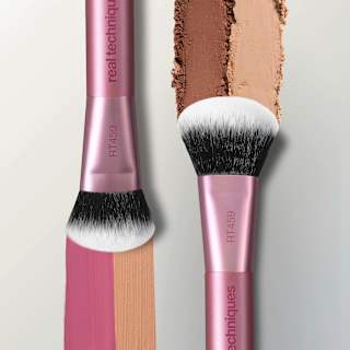 Pinsel Multitask Blush Brush REAL TECHNIQUES