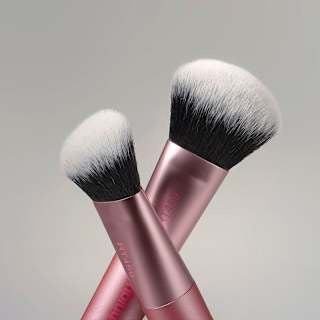 Pinsel Multitask Blush Brush REAL TECHNIQUES