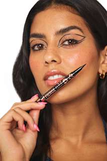 Eyeliner Pen Fierce Flick Felt Black REVOLUTION