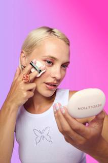 Puder Pressed Powder Pops Banana Light REVOLUTION